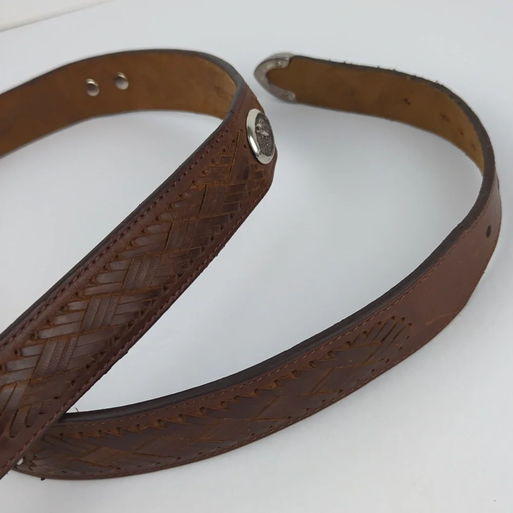 VINTAGE Men's L/XL Brown Leather Fish Image Conch Belt